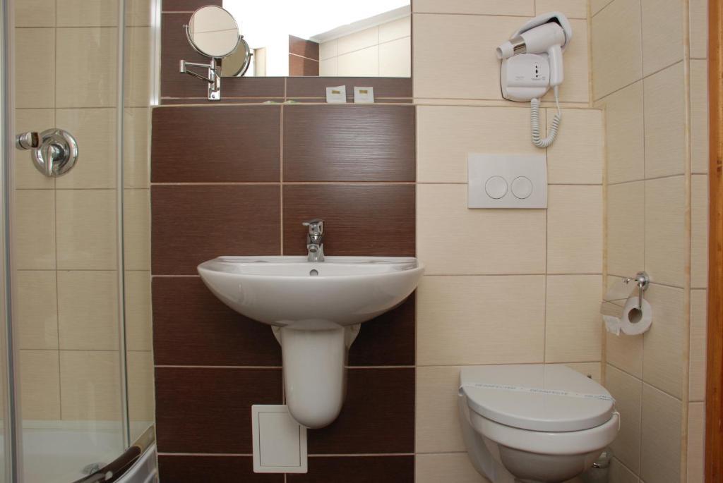 Hotel Liliacul Cluj-Napoca Værelse billede